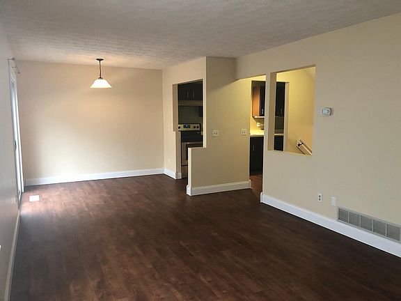 5th image of 9 Fox Glove Ln