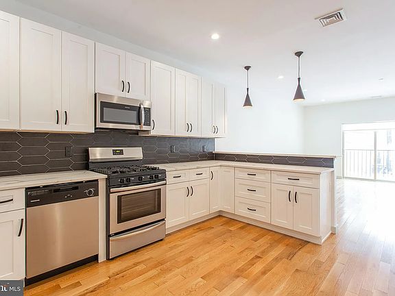 2nd image of 1628 N Marshall St #B