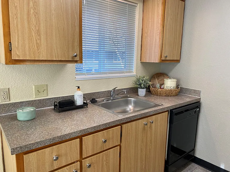 3215 Felina Ave NE — Photo 8