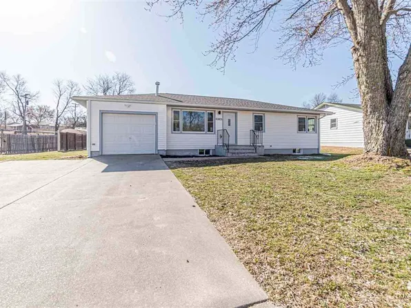 1009 Highland Dr, Junction City, KS 66441