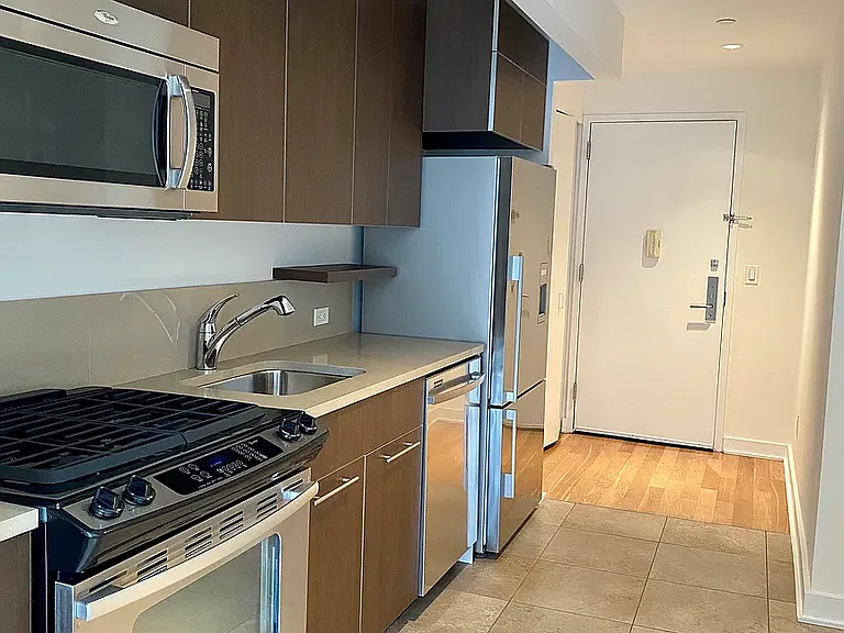 885 6th Ave #11C — Photo 5