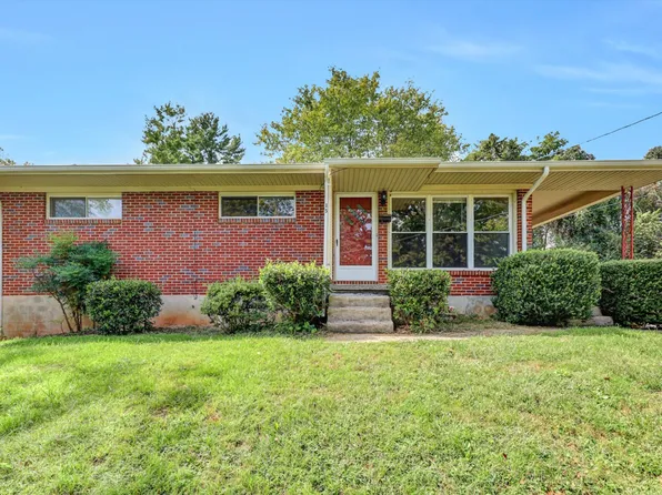 15 Cedar Ave, Rocky Mount, VA 24151