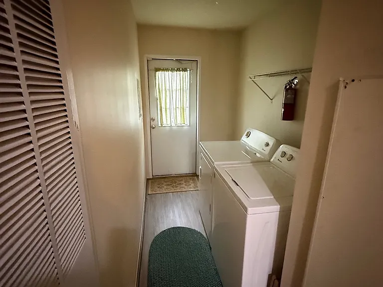 504 Pettycoat Ln — Photo 12