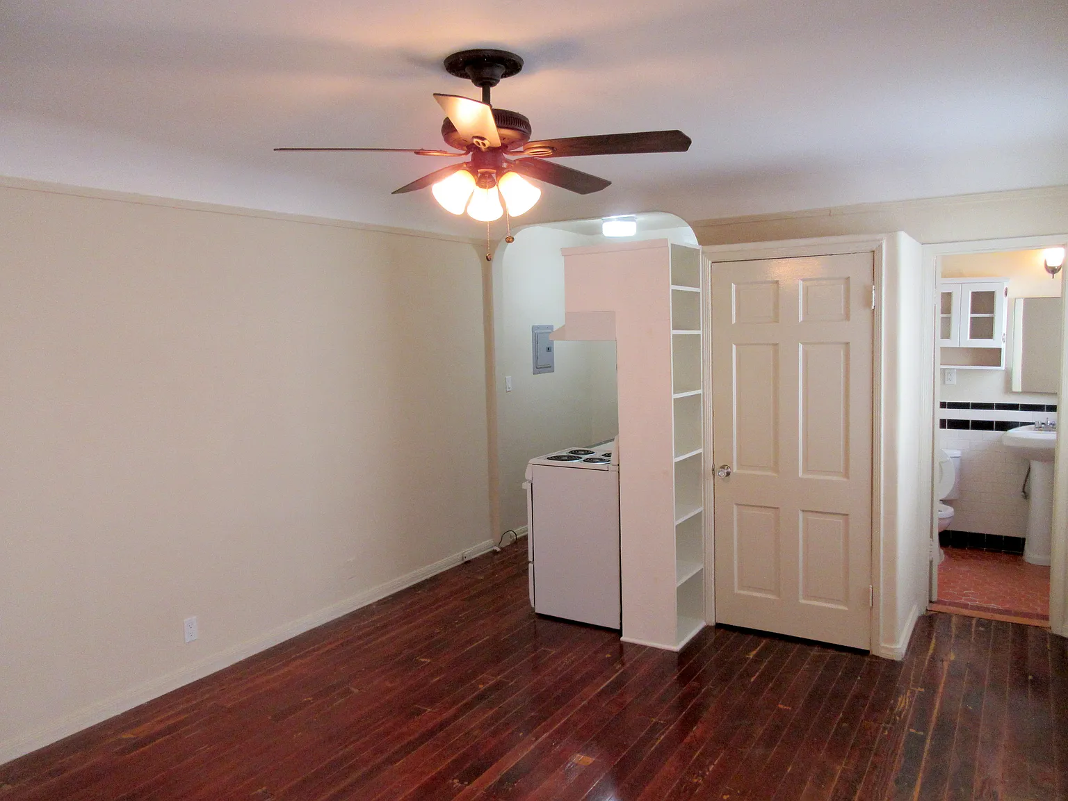 Studio, 400 sqft, $1,495 — Photo 4