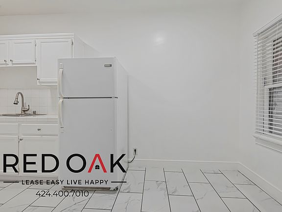 4th image of 854 1/4 S Oxford Ave #311