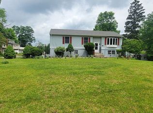25 Sutton Rd, Hopatcong, NJ 07843