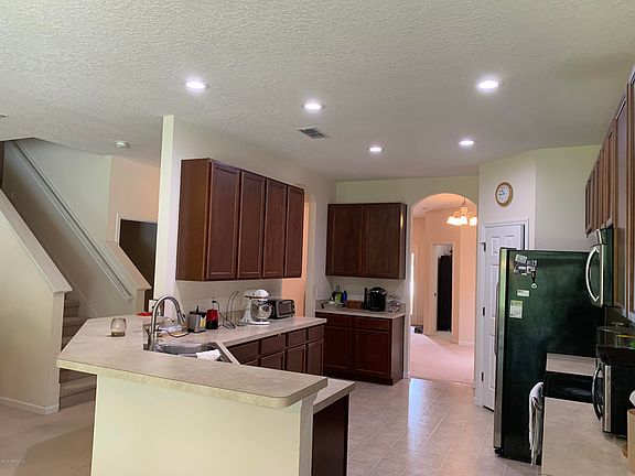 2nd image of 209 Los Caminos St