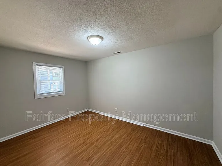 2418 Owen St #A — Photo 11