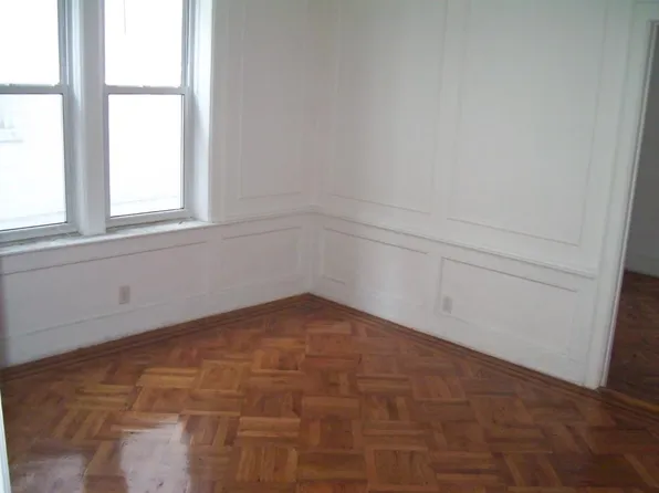 905 41st St #1R, Brooklyn, NY 11219