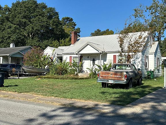 2nd image of 709 S Moore Rd