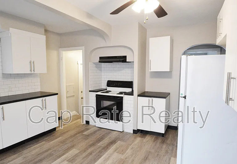 1366 Duxberry Ave — Photo 4