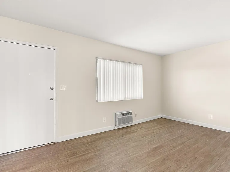 Melrose Place Apartments — Photo 55