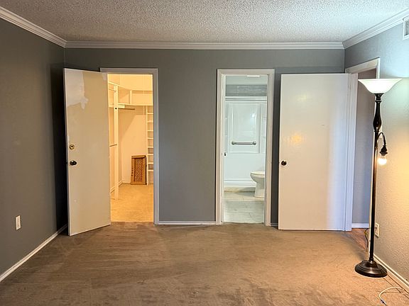 3rd image of 1401 Forest Edge Dr APT 9