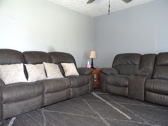 5th image of 936 Elizabeth Dr