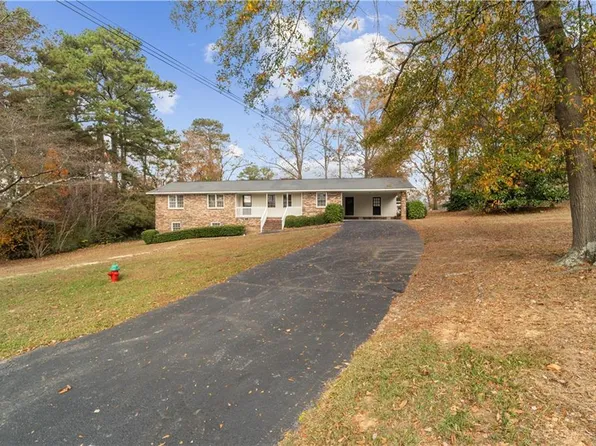 201 Crestmont Dr, Calhoun, GA 30701