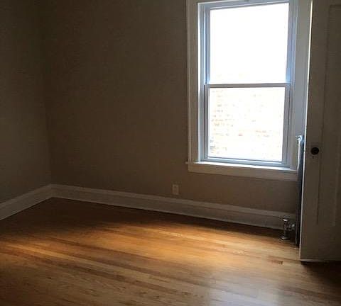 3rd image of 5422 W Dakin St #2