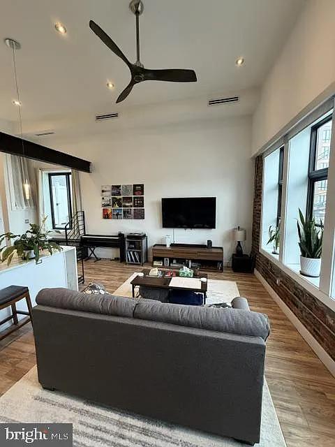 1 bed, 1.0 bath, 980 sqft, $1,850 — Photo 3