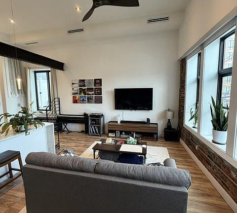 3rd image of 620 N Front St #2F