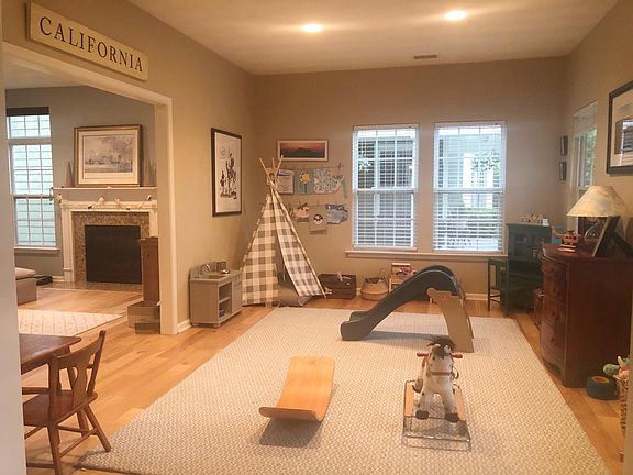 Playroom/Office/Living Room