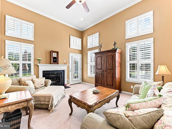 4th image of 1534 Lexington Way