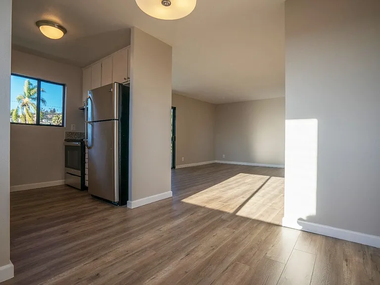 2041 N. Commonwealth Ave. — Photo 15