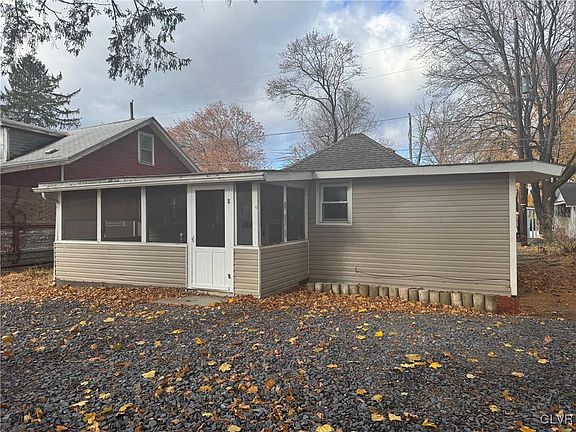 3rd image of 707 McCabe Ln