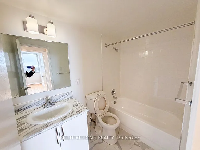 1440 Lawrence Ave W #116 — Photo 10