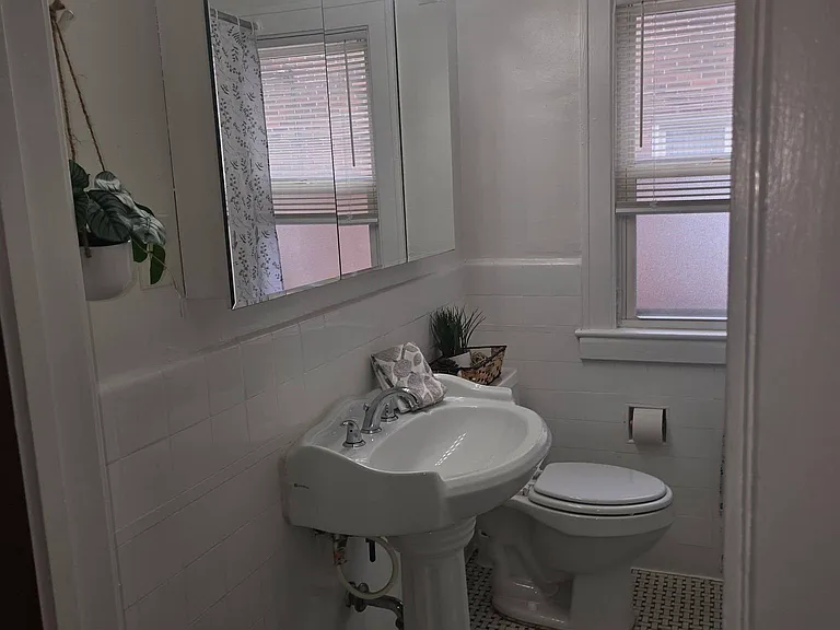 22448 Beech St #22448 — Photo 8
