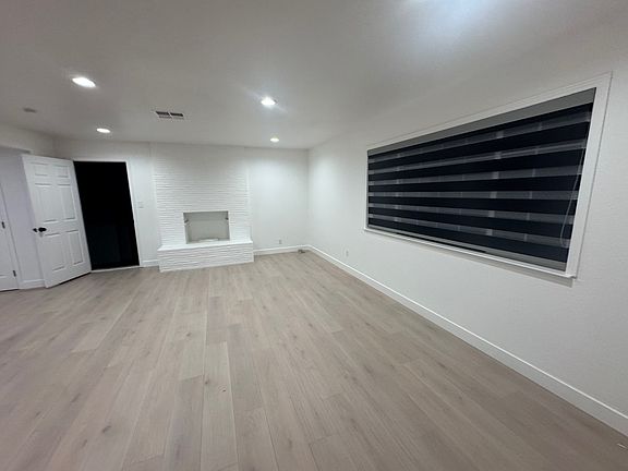 4th image of 2925 Petrosyan Ln #1