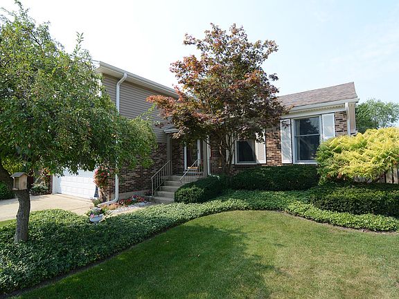 2nd image of 850 Pheasant Walk Dr