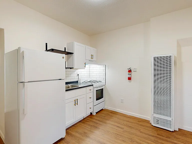 424 Broadway Blvd SE — Photo 6