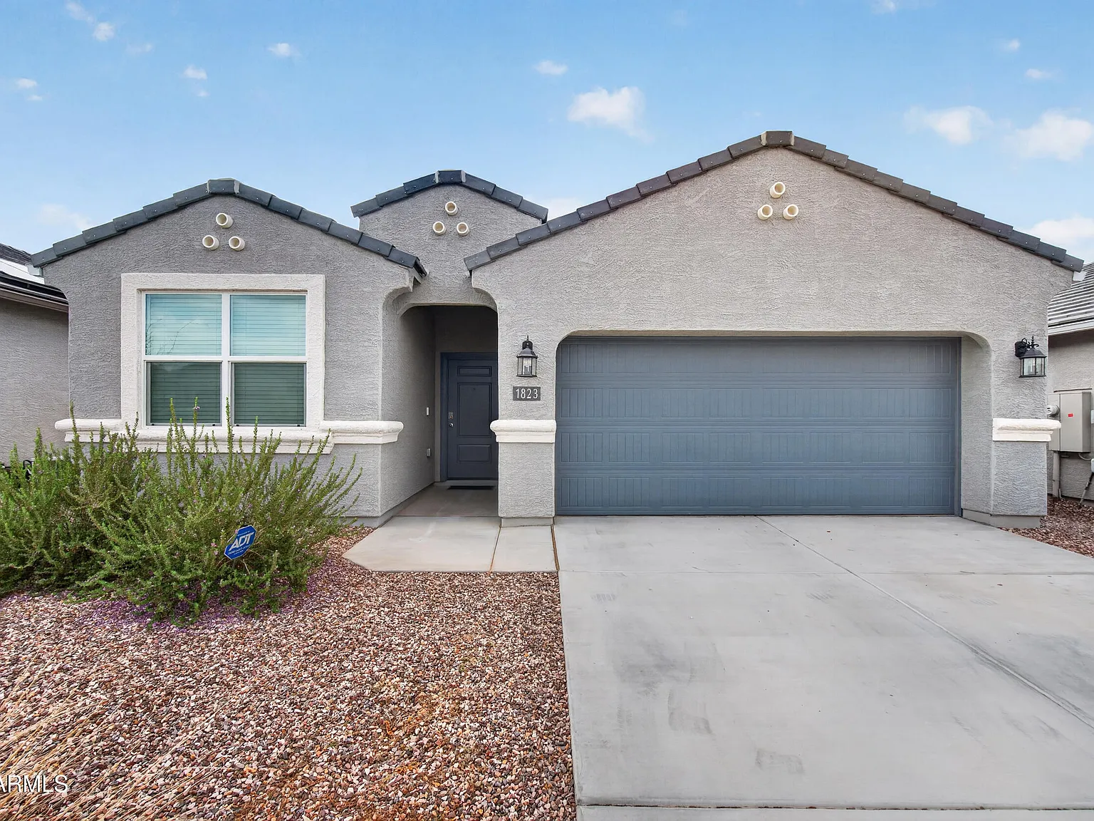 4 bed, 2.5 bath, 1848 sqft, $2,300 — Photo 3