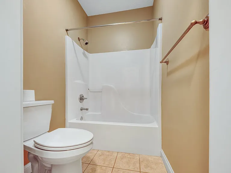 807 E Main St — Photo 20