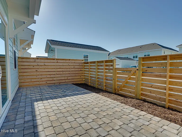 4736 Siddons Dr — Photo 6