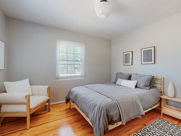 837 Adams St NE — Photo 39