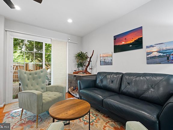 5th image of 9867 Lakepointe Dr