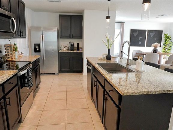5th image of 557 Olive Conch St