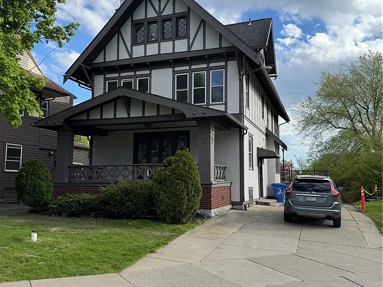 2 Agassiz Cir #A — Photo 1