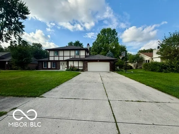 888 Briarwood Dr, Greenwood, IN 46142
