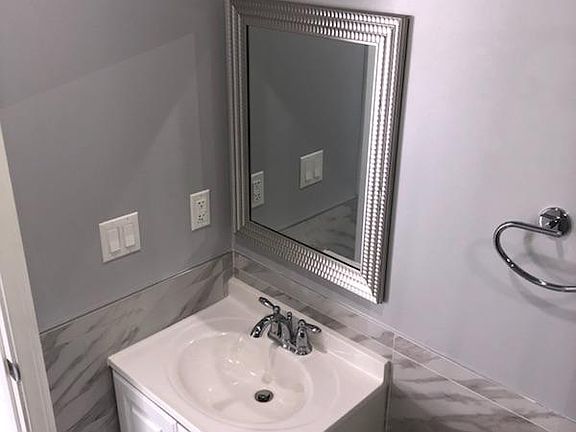 5th image of 8401 Hazeltine Ave