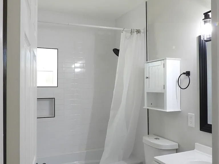 2639 N Fontana Ave — Photo 35