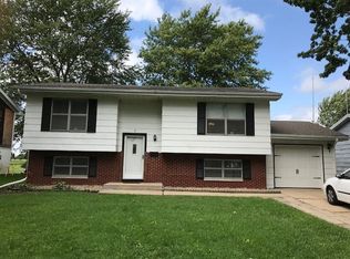 7 Buckingham Rd, Chatham, IL 62629