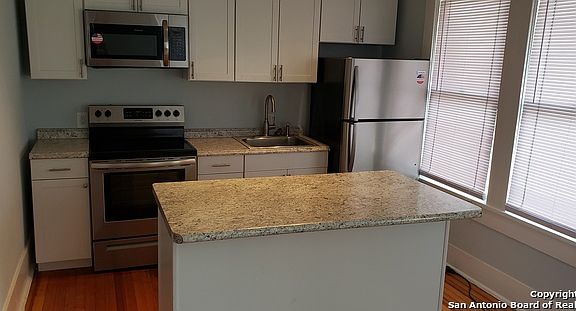 5th image of 1120 W Woodlawn Ave APT 6