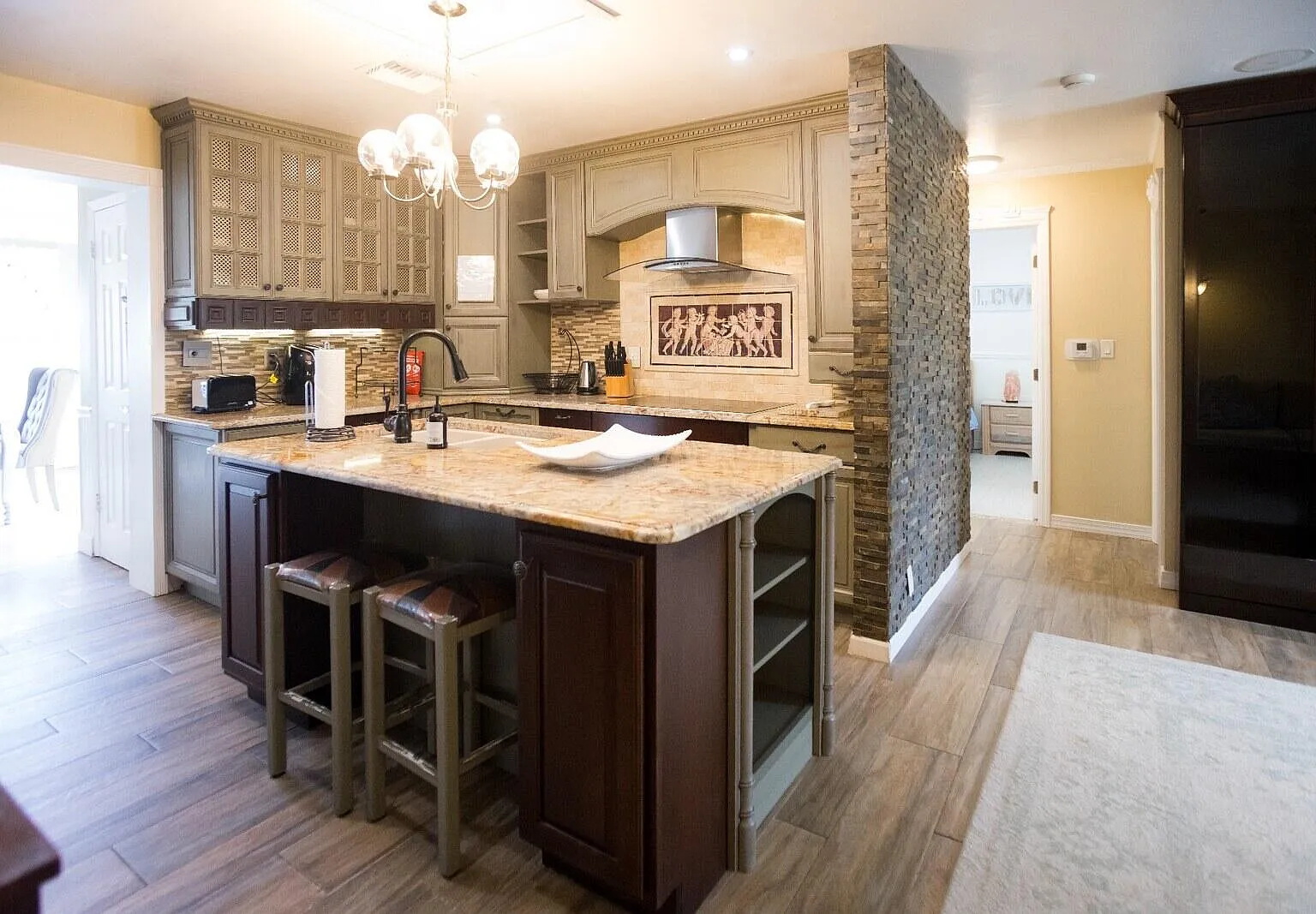 4 bed, 2.0 bath, 1625 sqft, $3,500 — Photo 1
