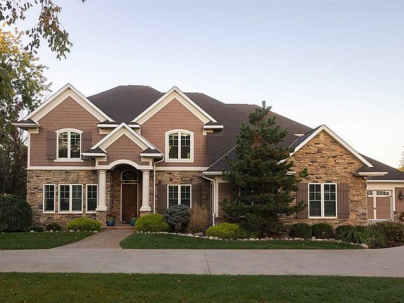 2nd image of 2343 Lakeridge Pl NE
