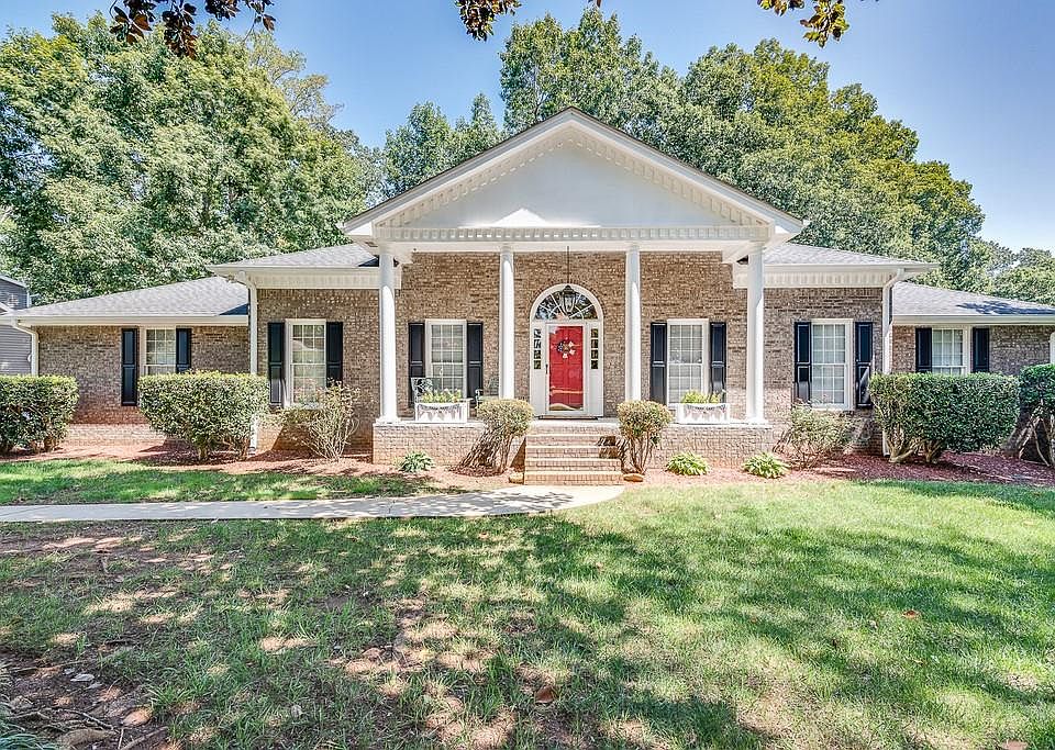 1st image of 565 Meadowglen Trl