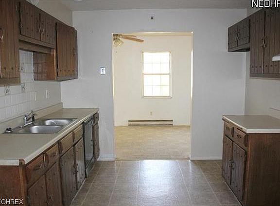 4th image of 887 Arden Ave
