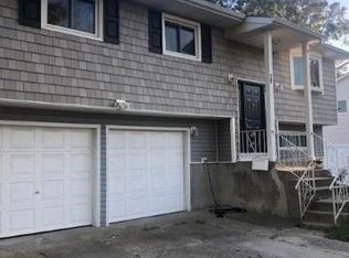 36 Kansas Ave, Bay Shore, NY 11706