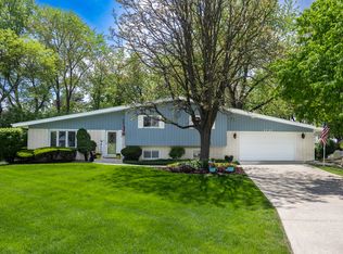 1723 Columbine Dr, Schaumburg, IL