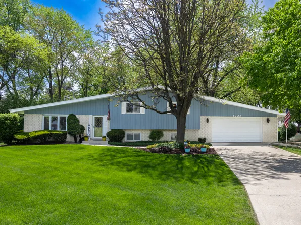 1723 Columbine Dr, Schaumburg, IL 60173